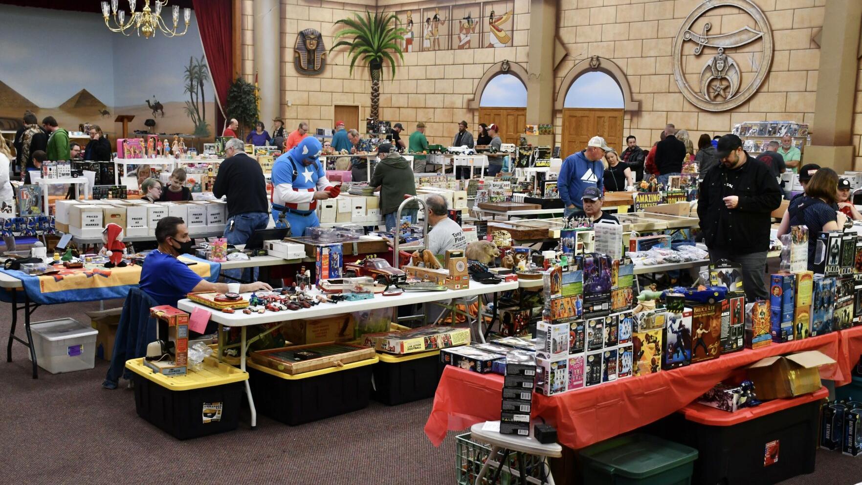 Photo gallery: Toy & Comic Book Show